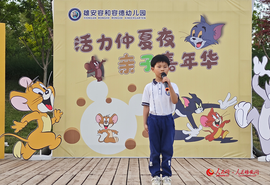 幼兒園學(xué)生代表為孩子們送上節(jié)日的祝福。人民網(wǎng)記者 李兆民攝